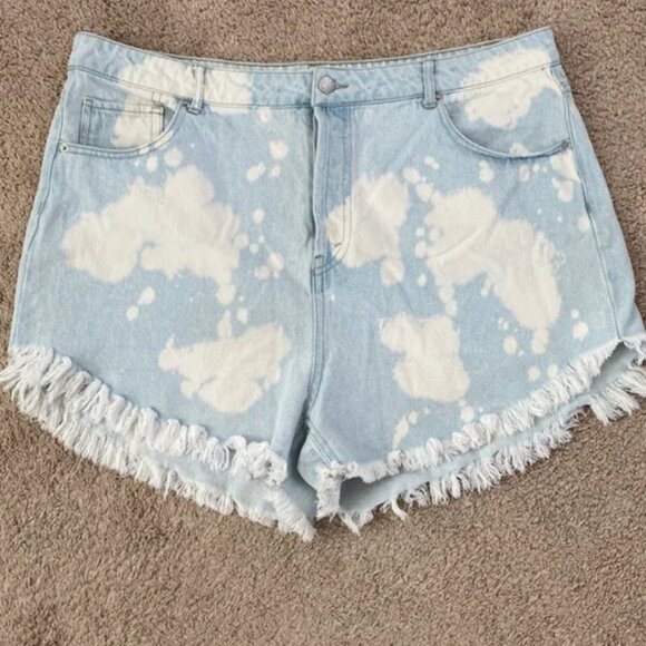 Wild Fable Women's Bleached Denim Shorts with Fringe Raw Hem Size 18 - Picture 1 of 4